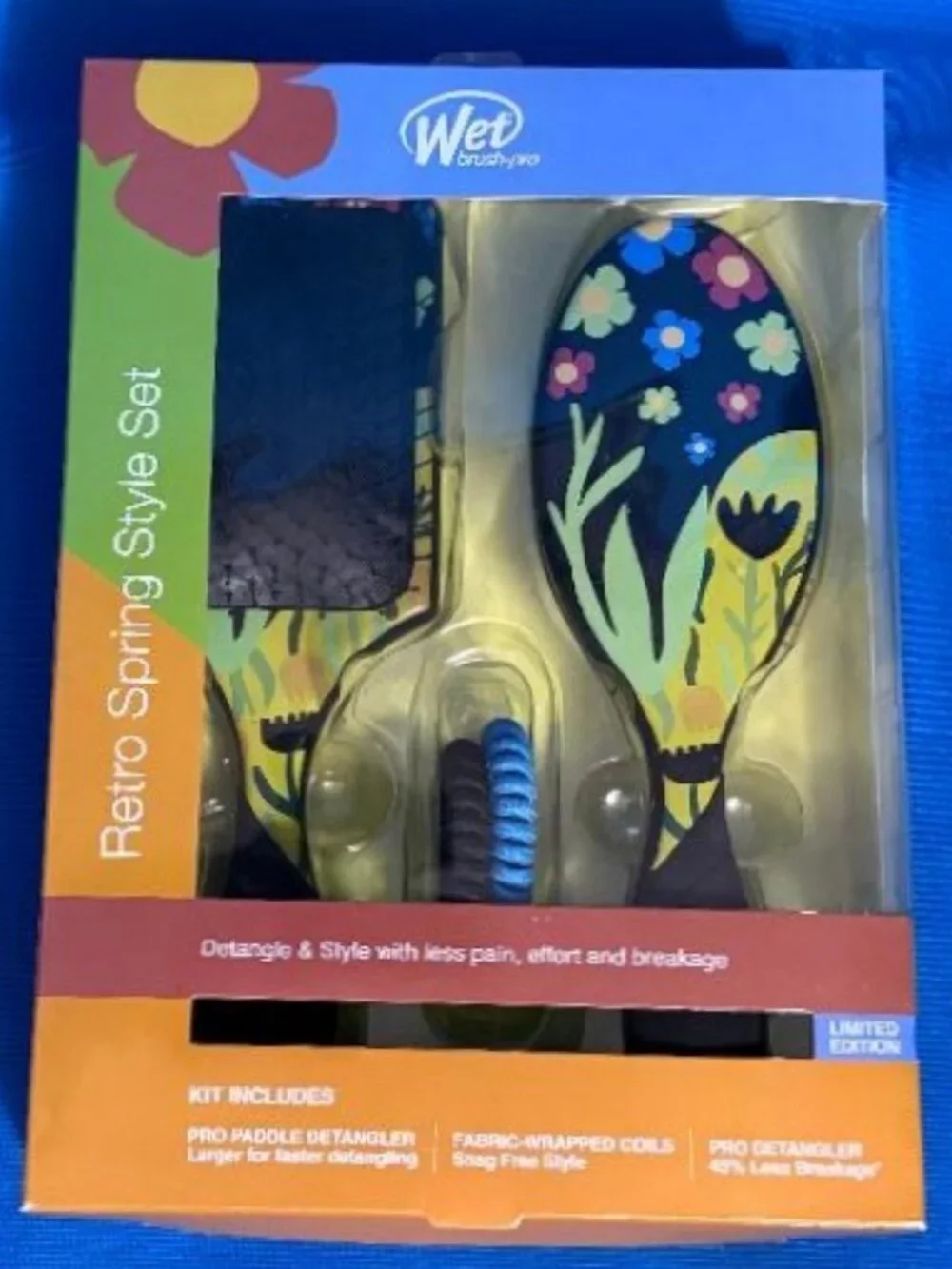 WET BRUSH PRO LIMITED EDITION RETRO SPRING DETANGLE & STYLE 4 PIECE KIT / SET